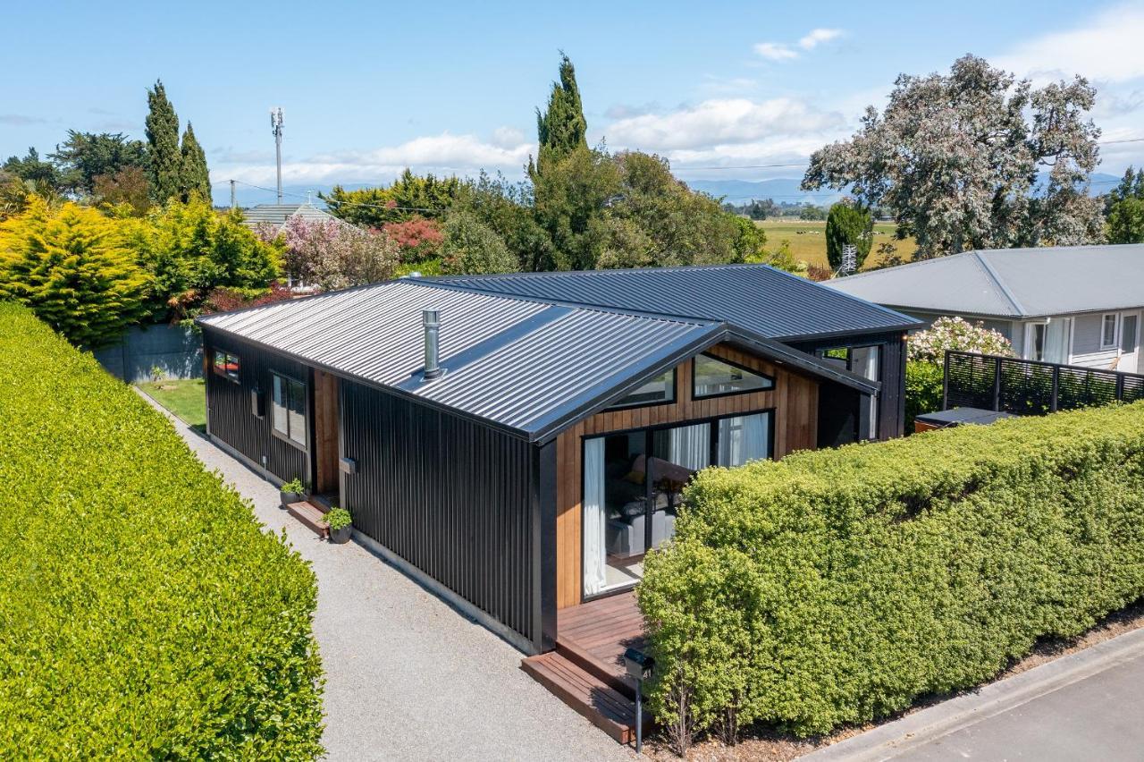 Black Barn Modern: Luxe Martinborough Escape エクステリア 写真