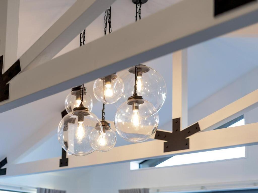 Black Barn Modern: Luxe Martinborough Escape エクステリア 写真